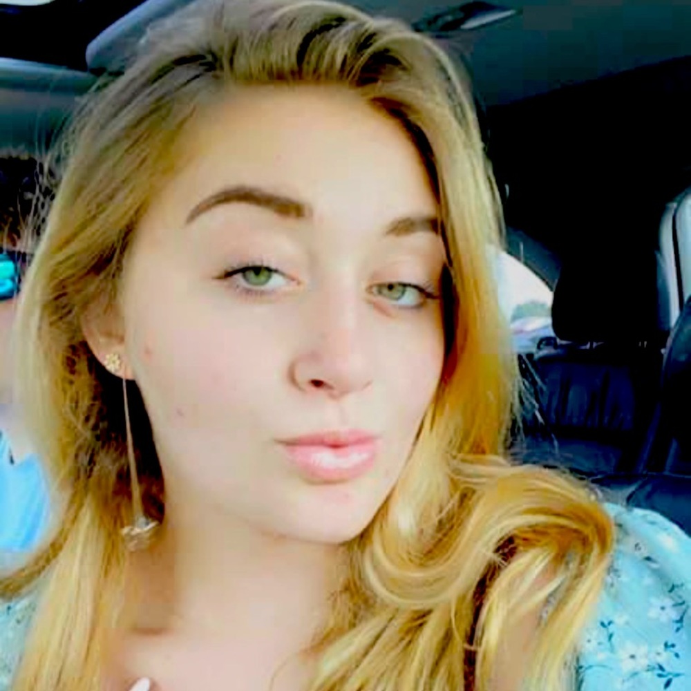 Meet your Posher, Avah